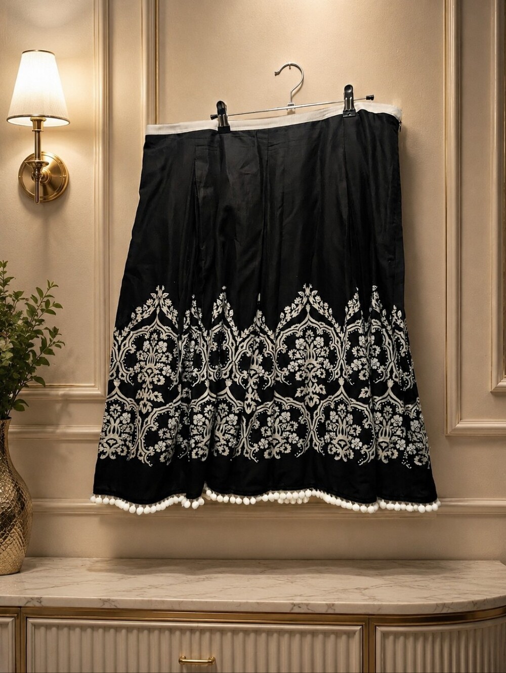 LOFT Ann Taylor 18w Black A-Line Midi Skirt with White Embroidered Border